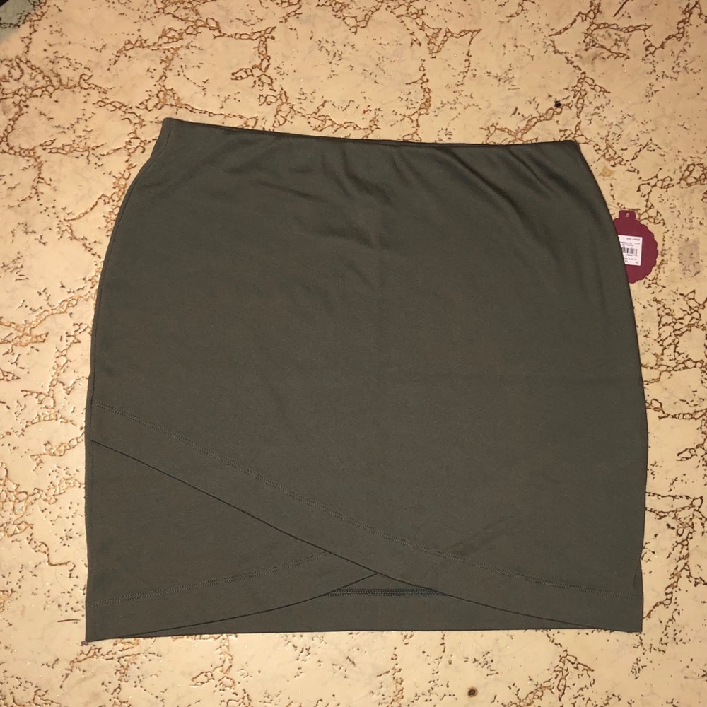 Super cute midi skirt!